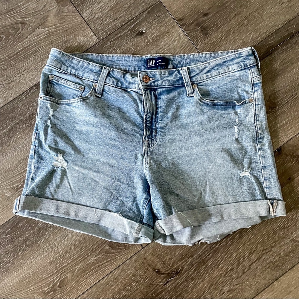 Gap Distressed cuffed Denim jeans Size 18 inseam 5”